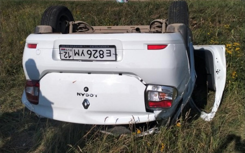 «На ней живого места нет»: в Марий Эл автоледи на большой скорости отправила легковушку в кювет