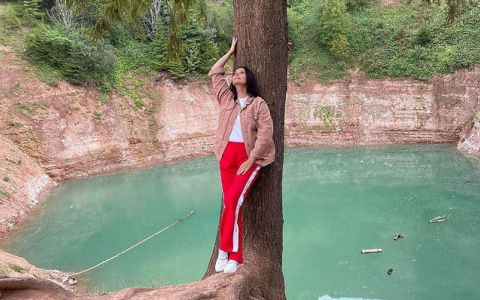 Телеведущая Оксана Федорова посетила озера «Яльчик» и «Морской глаз» в Марий Эл