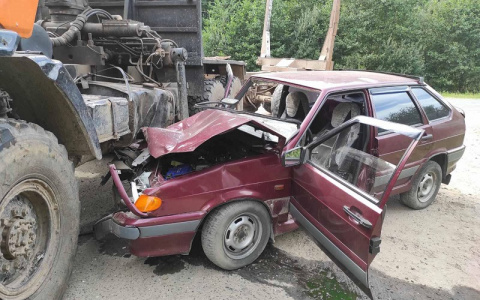 В Килемарском районе «четырка» влетела в КАМАЗ