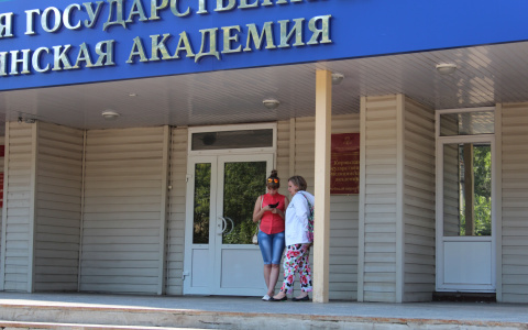 Сдал ЕГЭ на 100 баллов, взяли на платное: сотни выпускников недовольны новой системой поступления в университет