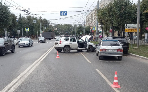В ДТП на Первомайской, из-за которого образовалась огромная пробка, пострадал йошкаролинец