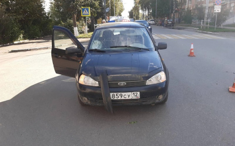 В пригороде Йошкар-Олы престарелый водитель сбил на переходе женщину с ребенком