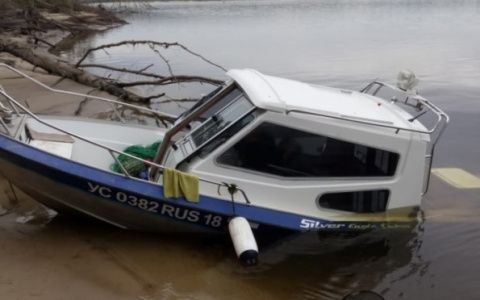 В Звениговском районе затонул катер