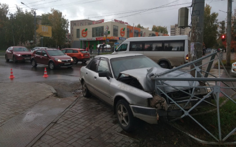 «Иномарки не поделили дорогу»: в Йошкар-Оле произошла авария