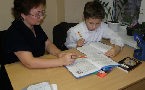 Правда, есть пару нюансов: Счетная палата хочет ввести ежегодную выплату для подготовки детей в школу