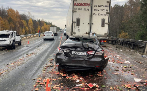 «Штрафов за год больше сотни»: известны обстоятельства массового ДТП с тремя грузовиками в Марий Эл