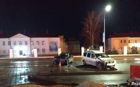 «Выпил после ДТП»: в серьезной аварии в Волжске пострадали двое