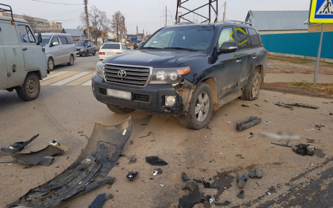 «Водителя госпитализировали»: в Волжске ранним утром столкнулись две иномарки