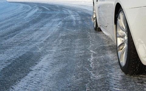 Возможна гололедица: автолюбителям Марий Эл следует быть внимательнее на дорогах