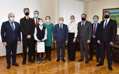 Школьники из Марий Эл получили награды за героические поступки