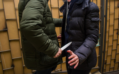 «Никто не вечен»: жительница Марий Эл ударила знакомого ножом в печень