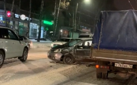 Массовое ДТП в Йошкар-Оле, где пострадала иномарка, газель и автобус