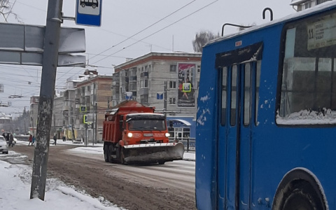 На дороги Йошкар-Олы выпустили маленькие прицепы с щетками