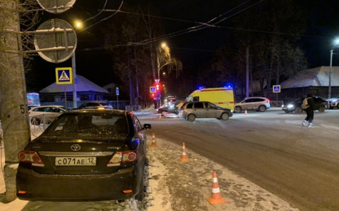 В Йошкар-Оле скорая с "мигалками" попала в ДТП на Первомайской