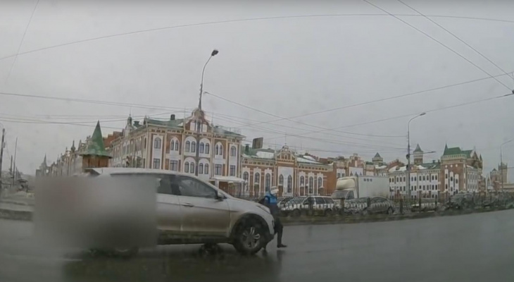 В ГИБДД рассказали подробности ДТП, в котором сбили школьника на перекрестке