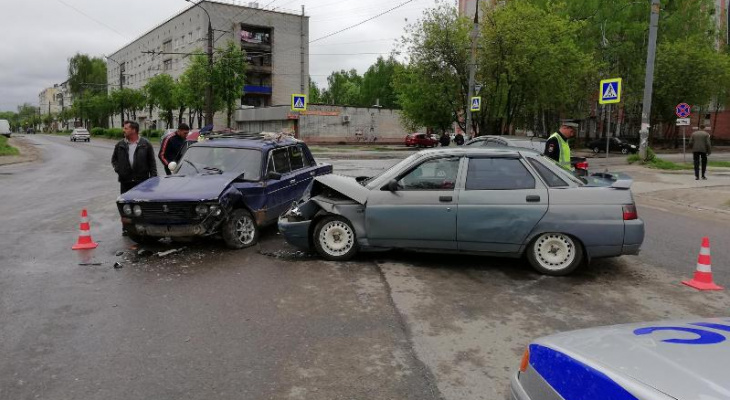 Известны подробности ДТП в Йошкар-Оле, где столкнулись две отечественные машины