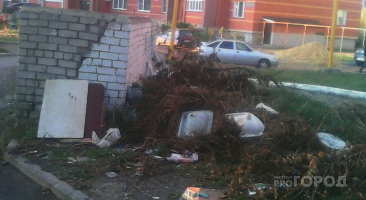 В Йошкар-Оле двор завалили мусором после ремонта