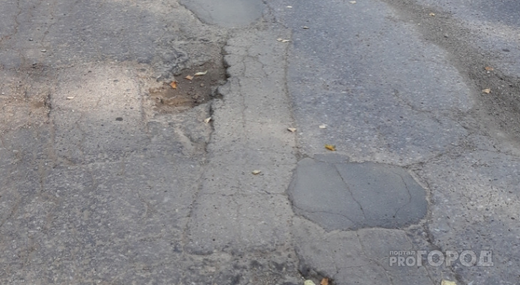 Жители Марий Эл пробивают колеса на «нереальных» дорожных ямах