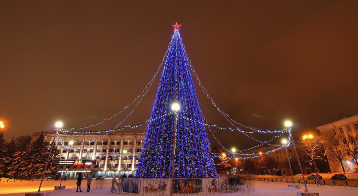 Новогодняя елка в Йошкар-Оле не уступает по высоте всем «красавицам» России