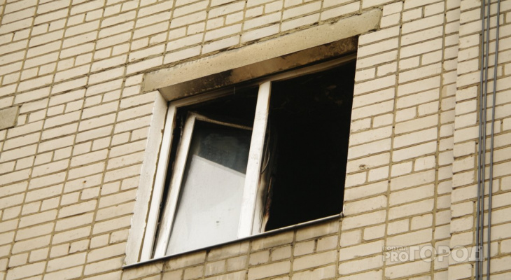 В Йошкар-Оле пожарные вывели из задымленной квартиры трех человек