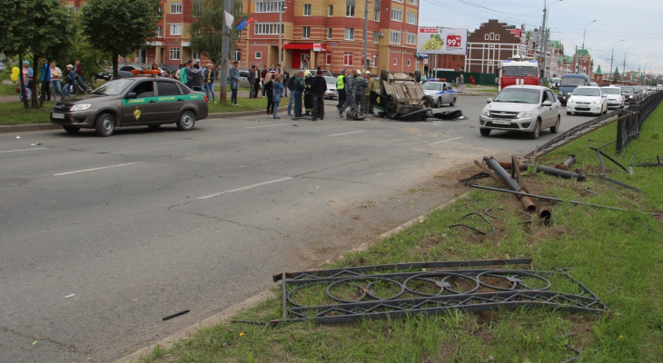 ГИБДД прокомментировали ДТП на Воинов-Интернационалистов, где перевернулось авто