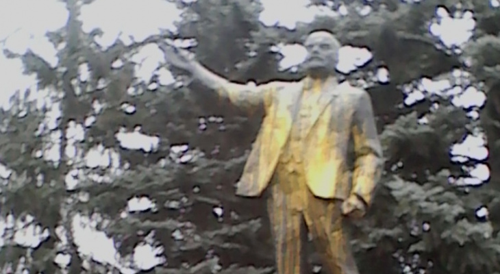 В Йошкар-Оле неизвестные поглумились над памятником Ленину