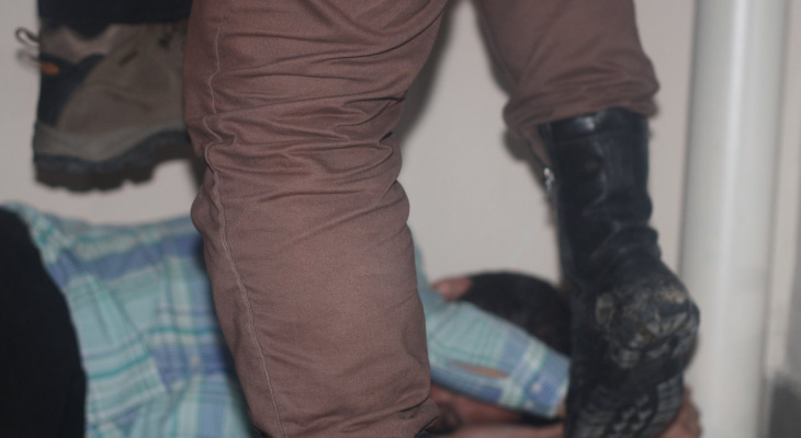 В Йошкар-Оле среди ночи хулиганы напали на мужчину и отобрали у него верхнюю одежду