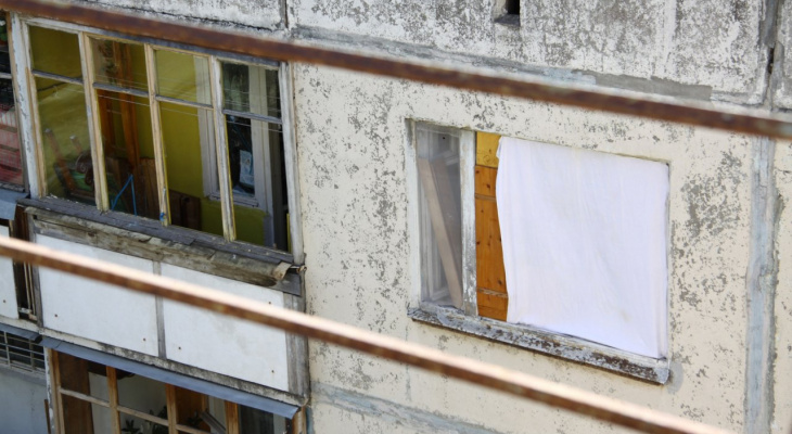 В Йошкар-Оле вновь из окна выпал малыш: на место выезжали медики