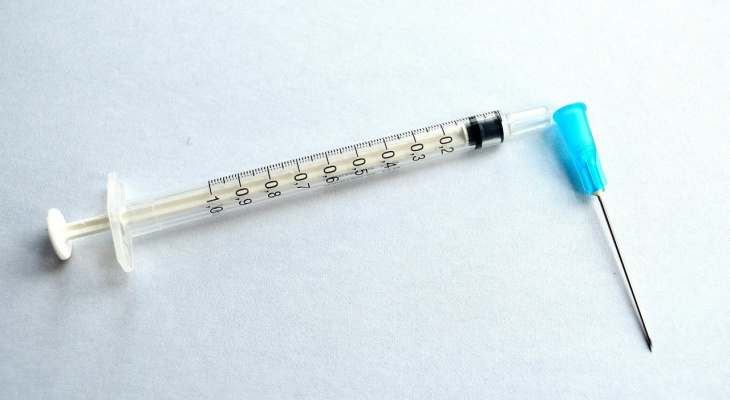 Глава Минздрава: массовая вакцинация от коронавируса стартует осенью