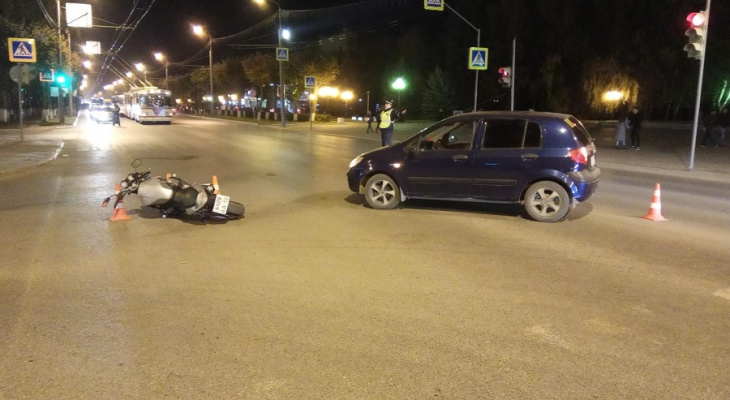 В Йошкар-Оле на Первомайской водитель «Хендай» сбил мотоциклиста
