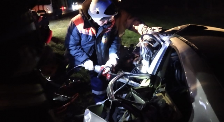 В Марий Эл столкнулись две иномарки: тело погибшего деблокировали спасатели