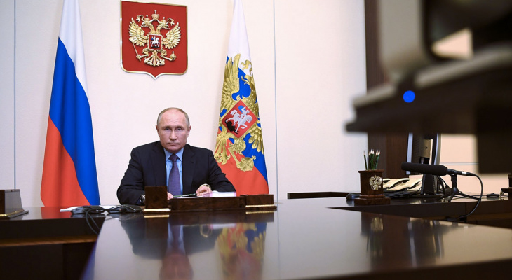 Путин предложил разрешить госслужащим работать и после 70 лет