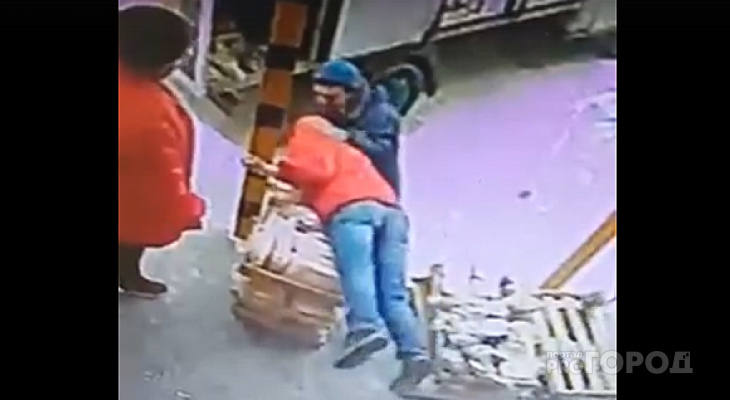 В Йошкар-Оле грузчик избил работника магазина за сказанную шутку