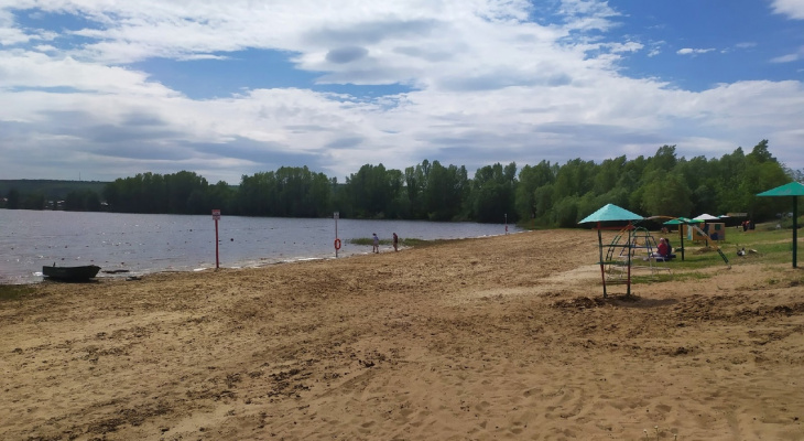 «Мы задыхаемся от жары!»: жители Волжска не хотят купаться на «загаженном» городском пляже