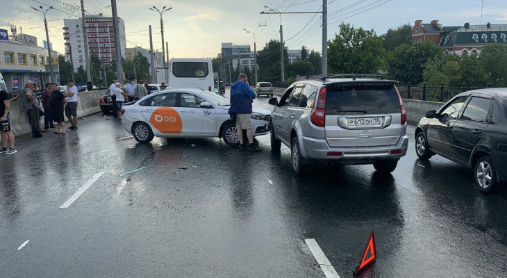 «Один человек пострадал»: стали известны детали ДТП на Центральном мосту