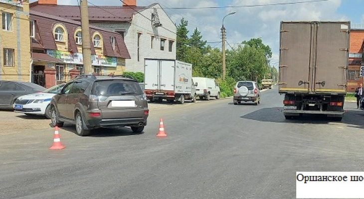 В Йошкар-Оле на одной из улиц внедорожник сбил пешехода