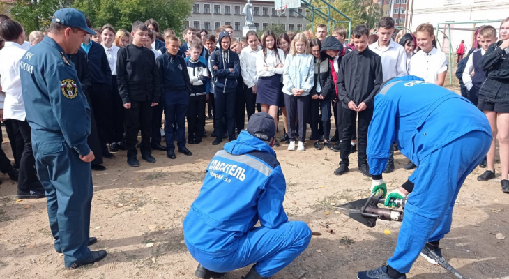 Инспекторы МЧС России по Республике Марий Эл проводят обучающие занятия для детей и подростков