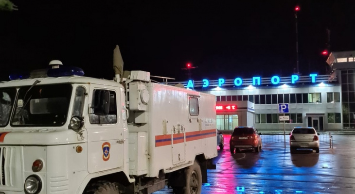 «Кружили в воздухе час»: пассажиры самолета, который вылетел из Йошкар-Олы, рассказали о загоревшемся двигателе