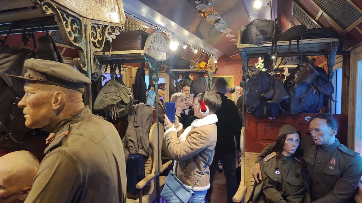 Билеты закончились за два часа, а люди всё равно пришли: что происходило у «Поезда Победы» в Йошкар-Оле