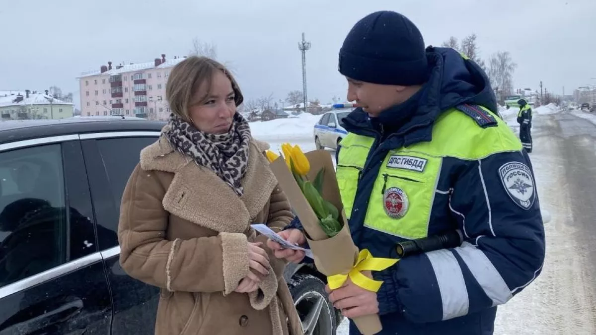 В Марий Эл ГАИ останавливает женщин-водителей для особого сюрприза