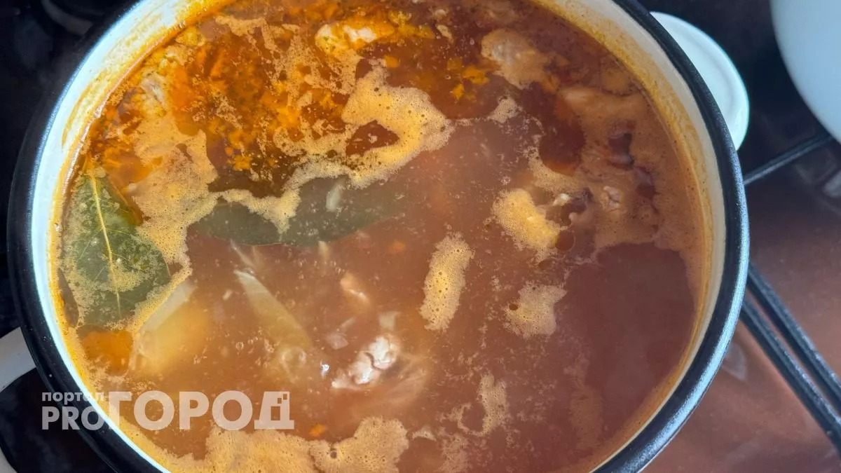 Диетологи бьют тревогу: этот суп есть в меню каждой российской семьи, а он разрушает организм