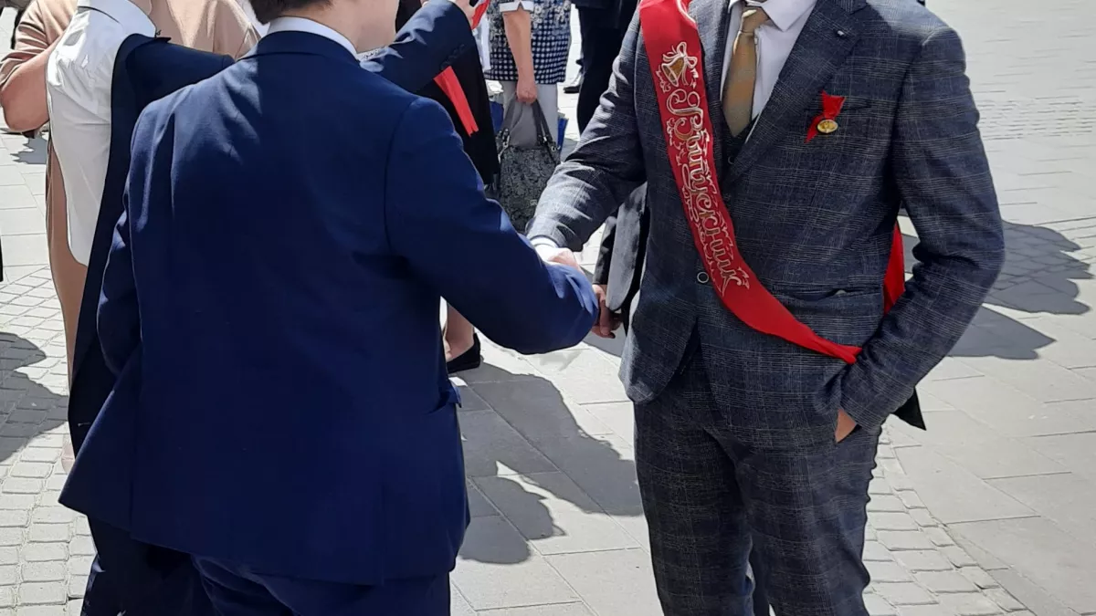 Последние звонки сдвинули из-за ситуации в стране: Минпросвещения определило точные даты в 2026