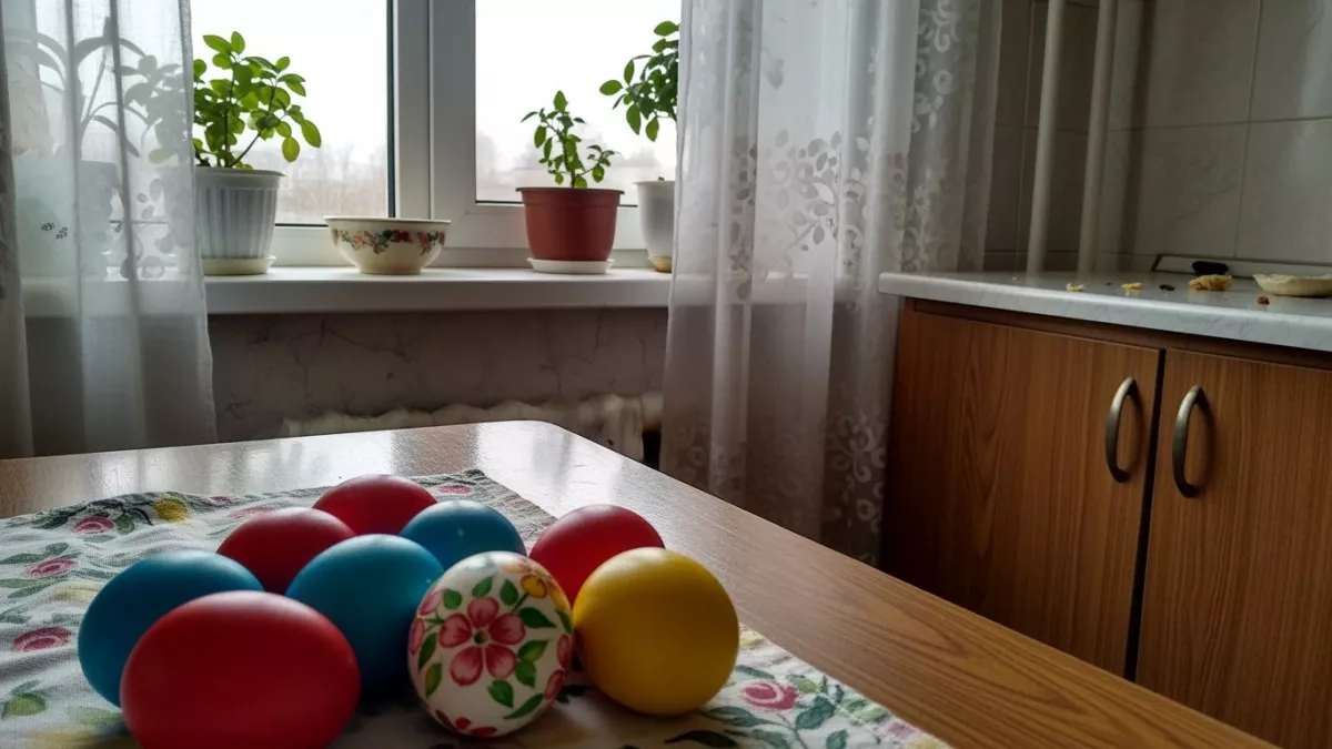 В любой цвет – за копейки: чем и как красить яйца на Пасху