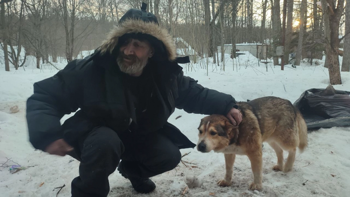 Бездомный в Йошкар-Оле год спит в подъезде, живет на подаяния и ищет сердобольную невесту: “Несколько раз меня ограбили”