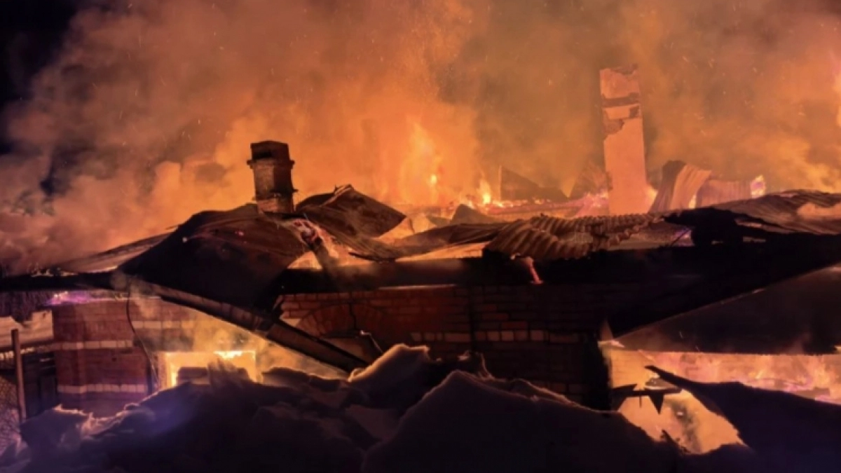 Женщина заживо сгорела в ночном пожаре в Морках