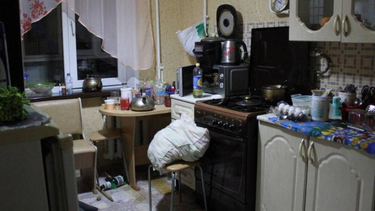 В Сернуре мужчина зверски убил товарища чайником и ножом