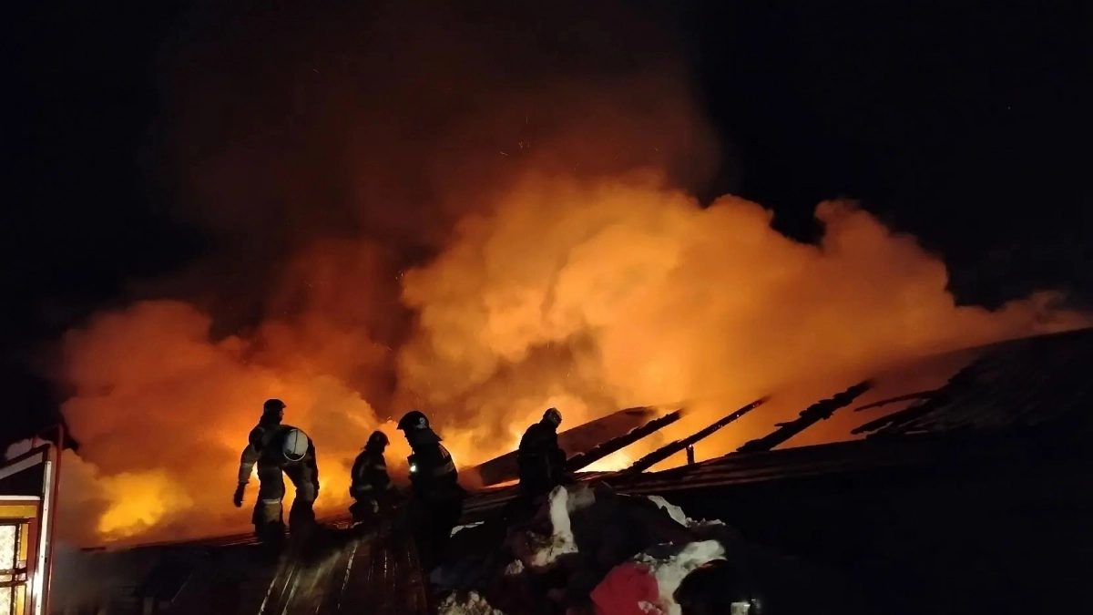 Пожар в деревне Шоядур уничтожил складское помещение местного предприятия