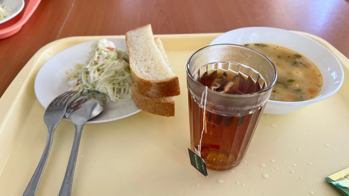 Больше не запиваю еду водой: узнала у диетолога и обомлела — столько лет жила в неведении и губила здоровье