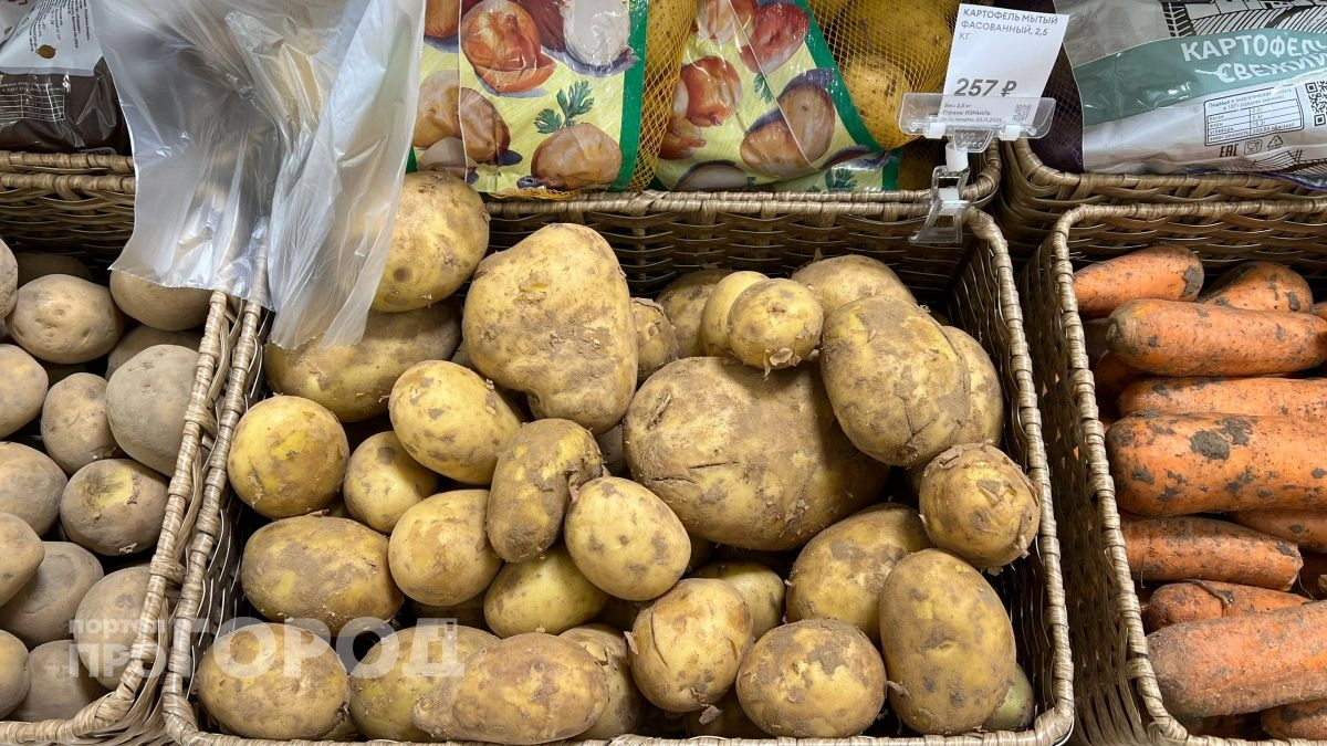 Картофельную кожуру складываю в морозилку всю зиму: три способа превратить мусор в помощника по дому