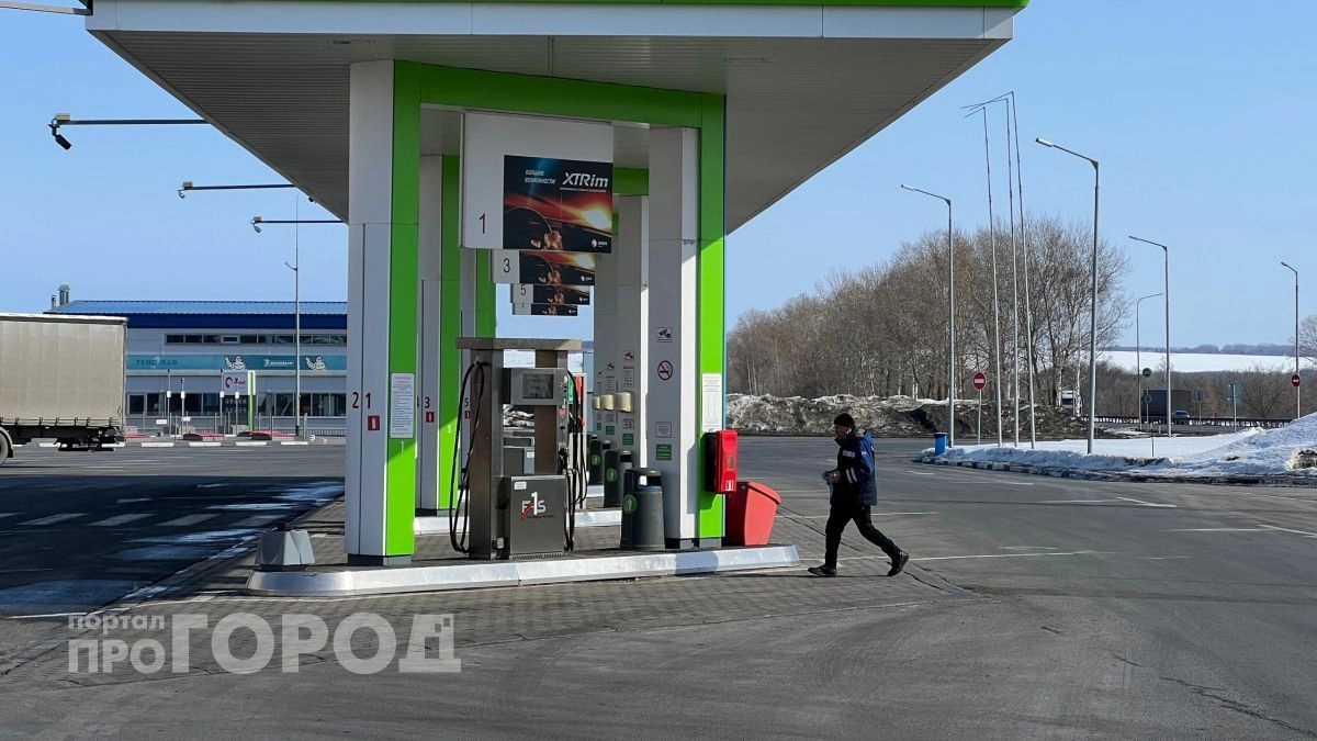 Вот почему опытные водители не заправляют авто на 1000 рублей - дело в одной хитрости